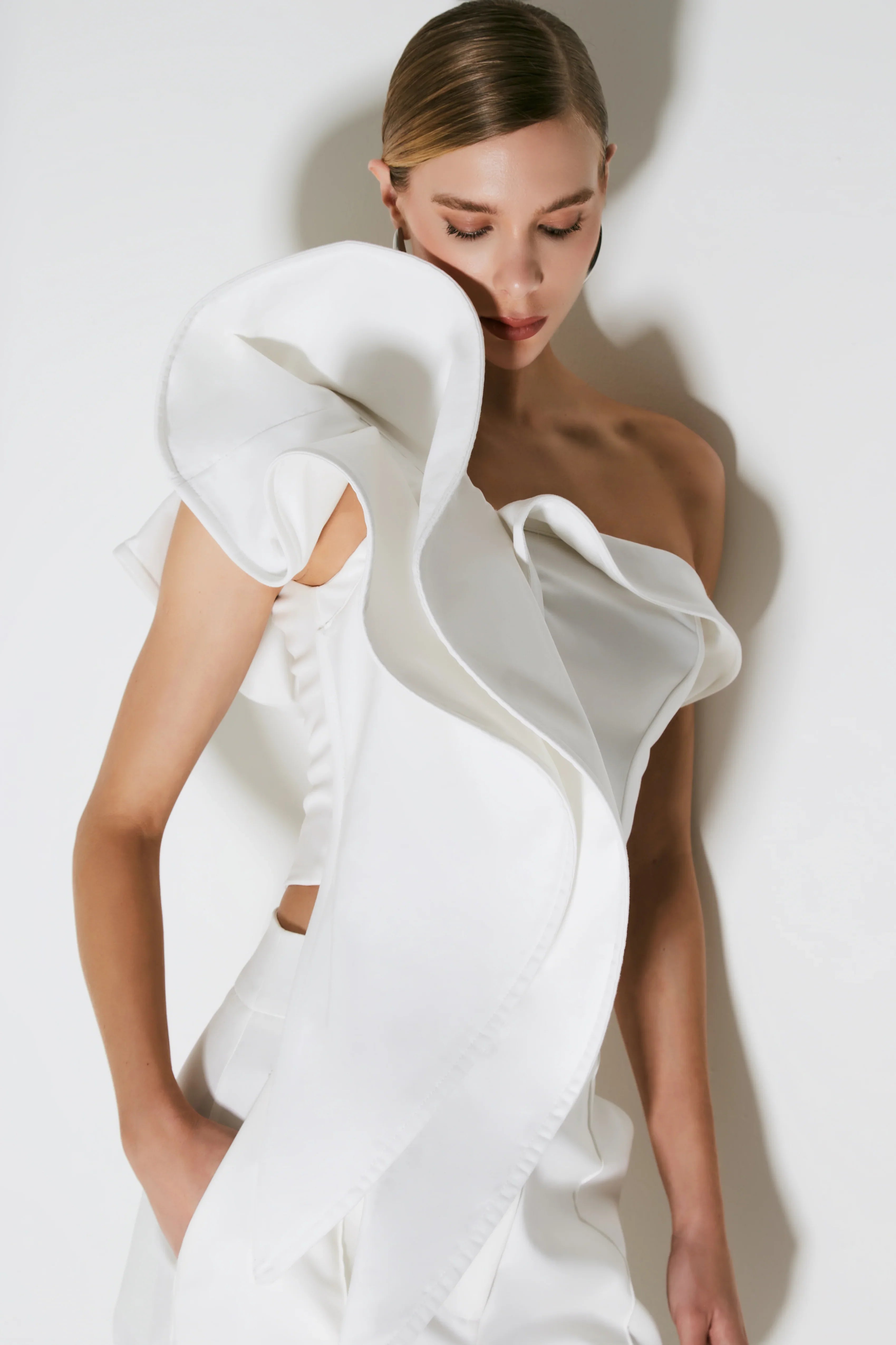 CROPPED BABADO CASCATA ESTRUTURADO OFF WHITE