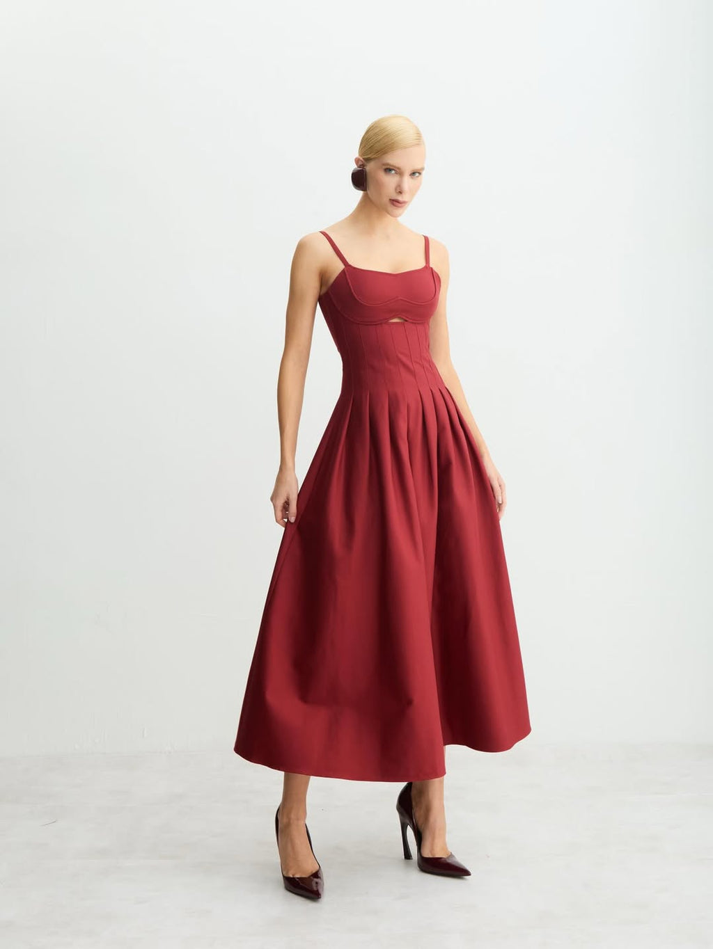 VESTIDO ACINTURADO PREGA SAIA VINO
