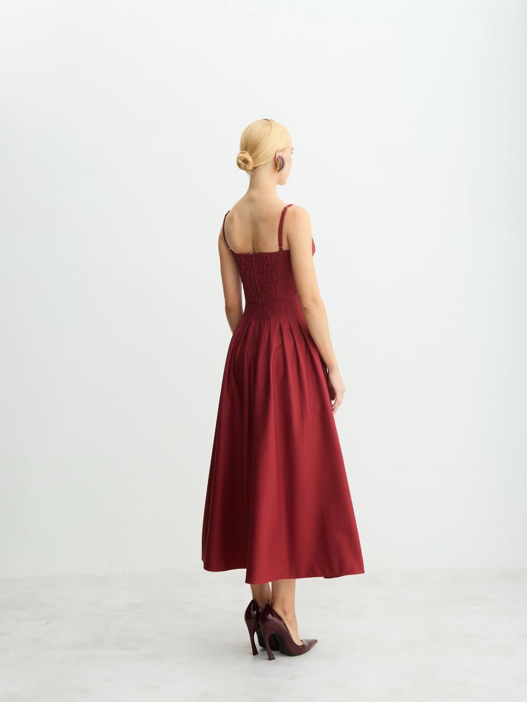 VESTIDO ACINTURADO PREGA SAIA VINO
