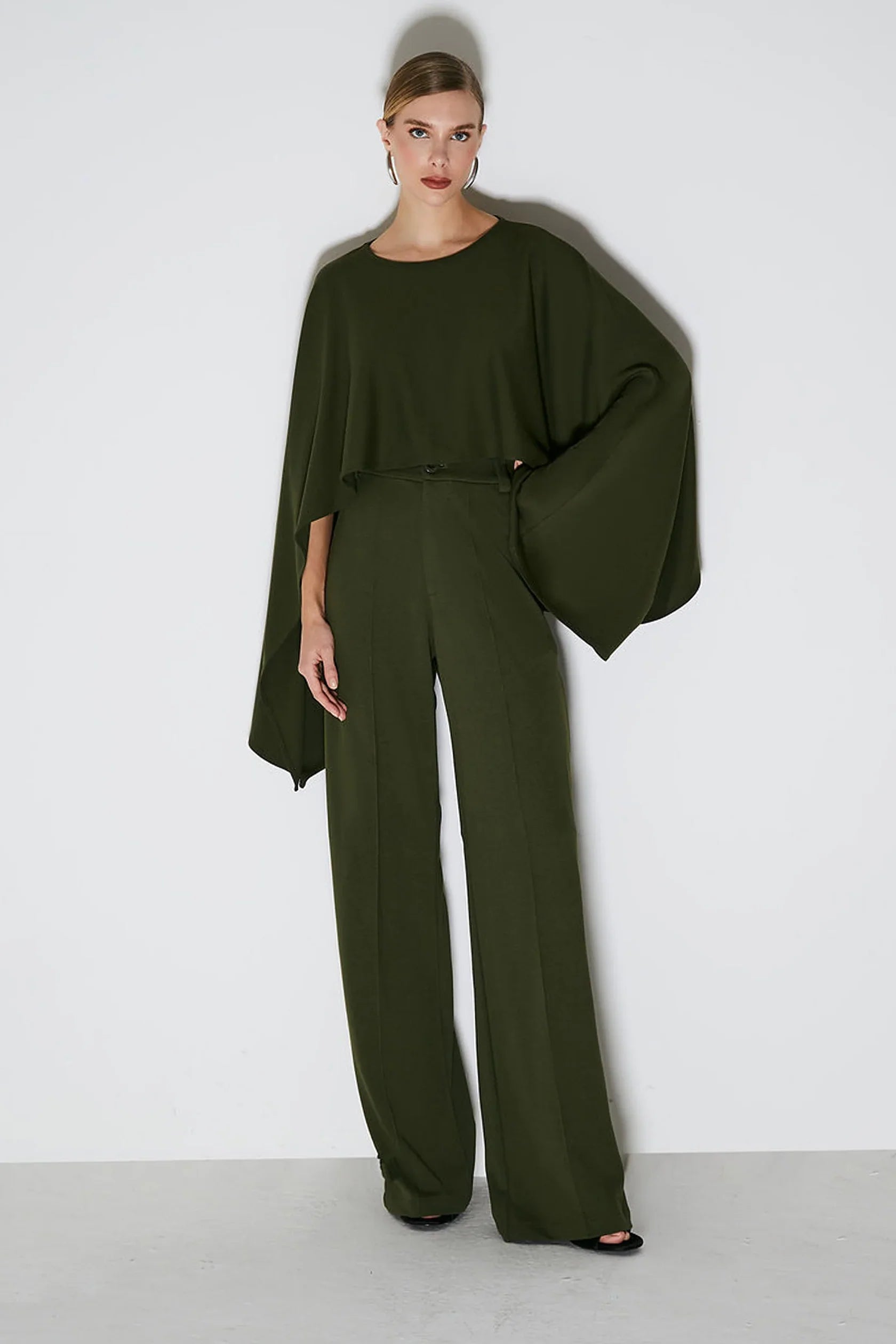 PANTALONA CON FRISOS VERDE MILITAR
