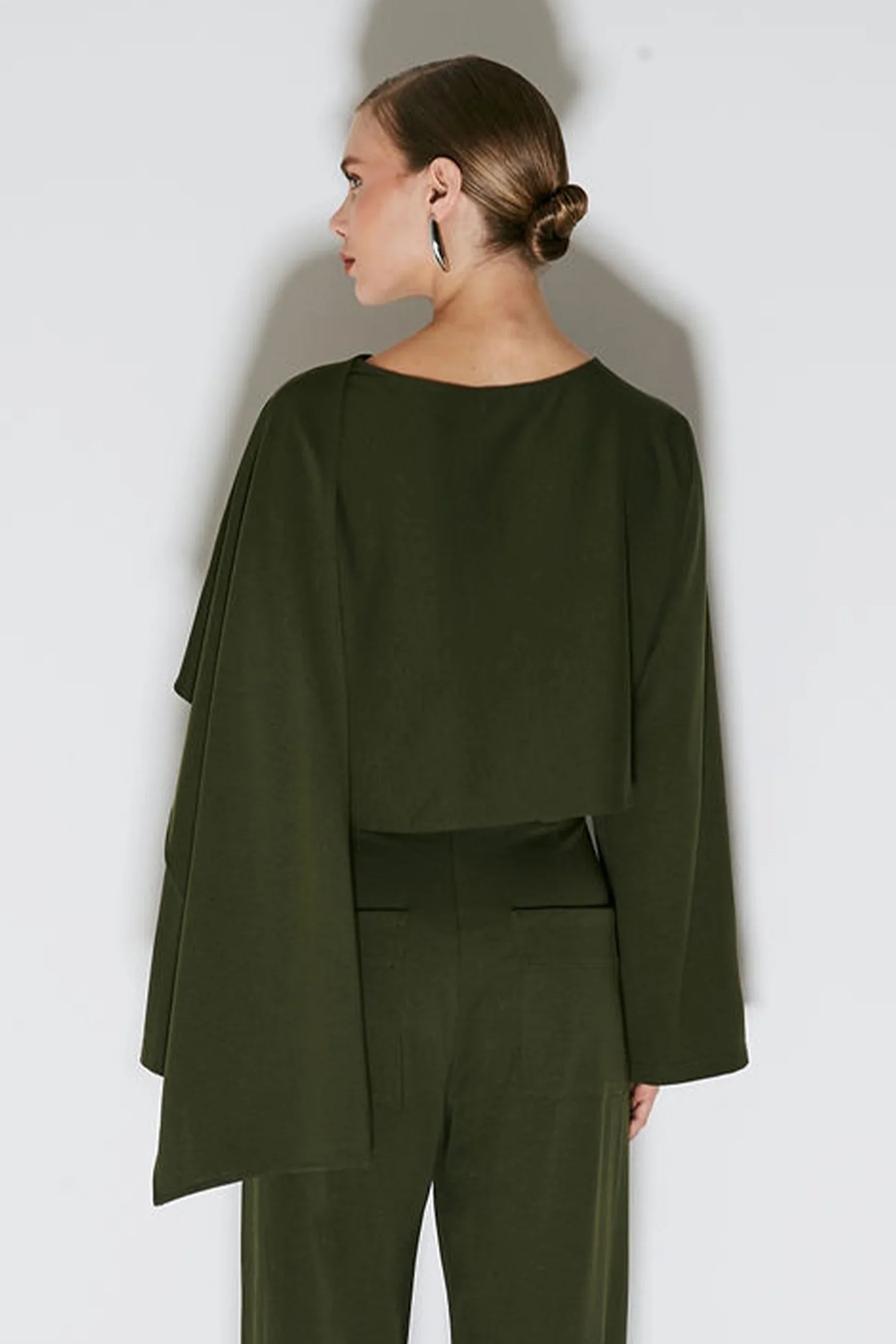 PANTALONA CON FRISOS VERDE MILITAR