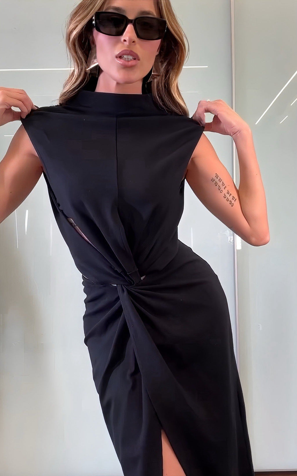 VESTIDO MIDI CON NUDO FRONTAL