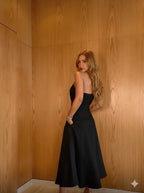 VESTIDO MIDI COM DECOTE ESTRUCTURADO NA DIAGONAL BLACK