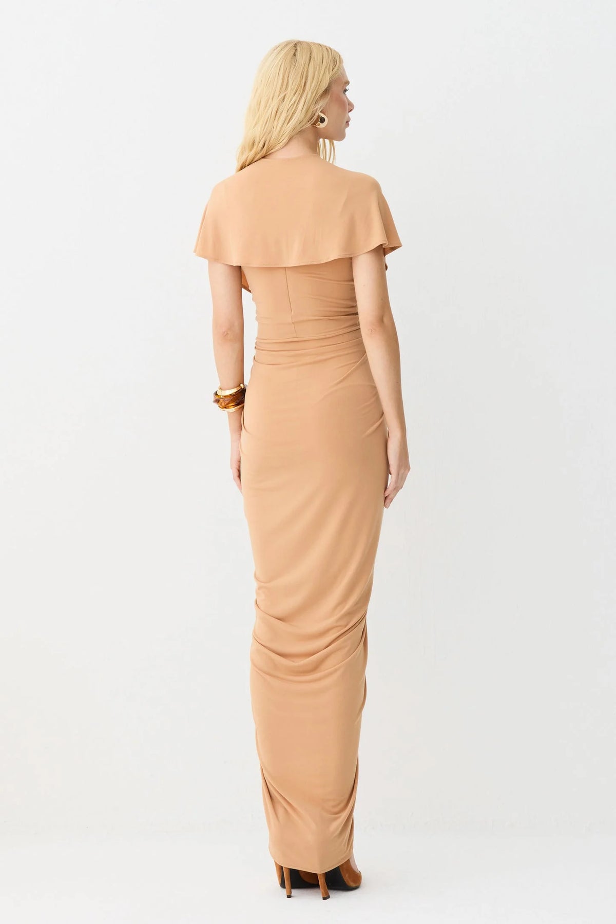 VESTIDO MIDI DECOTE V COM FRANZIDOS E VOLUME CENTRAL LARANJA PESSEGO 11674